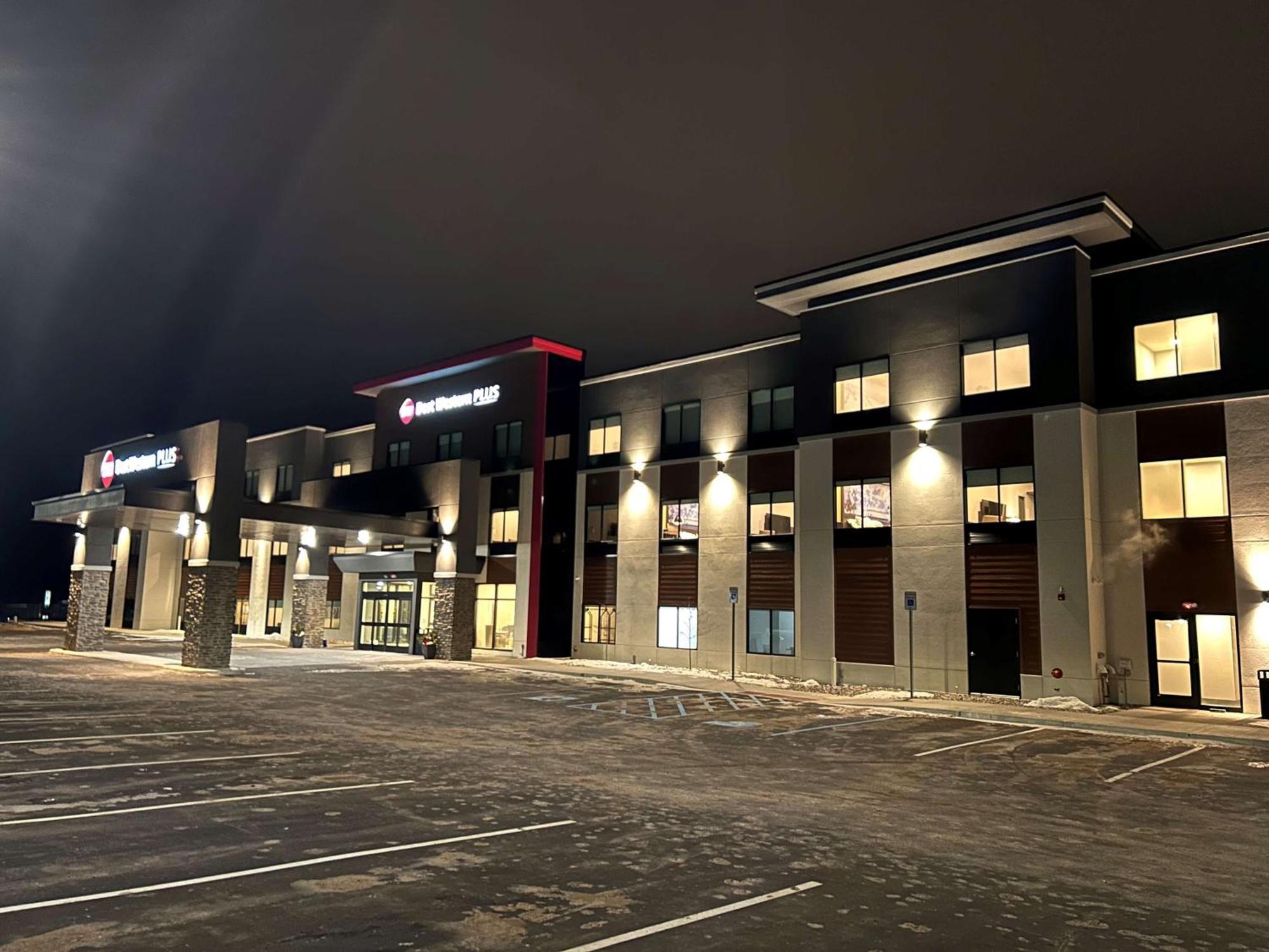 Best Western Plus Marquette Hotel & Suites Exterior foto