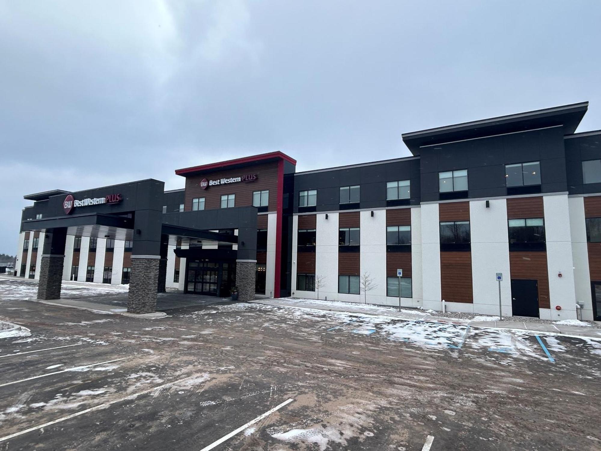 Best Western Plus Marquette Hotel & Suites Exterior foto