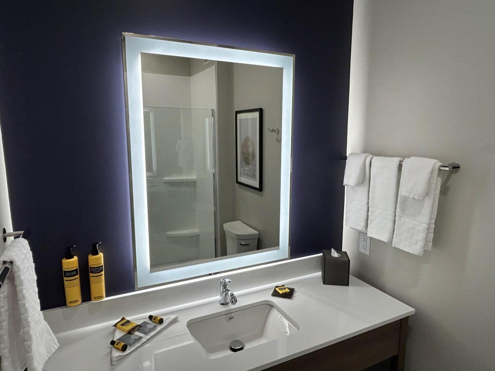 Best Western Plus Marquette Hotel & Suites Exterior foto